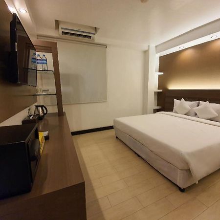 Clover City Center Plus Hotel Yangon Extérieur photo