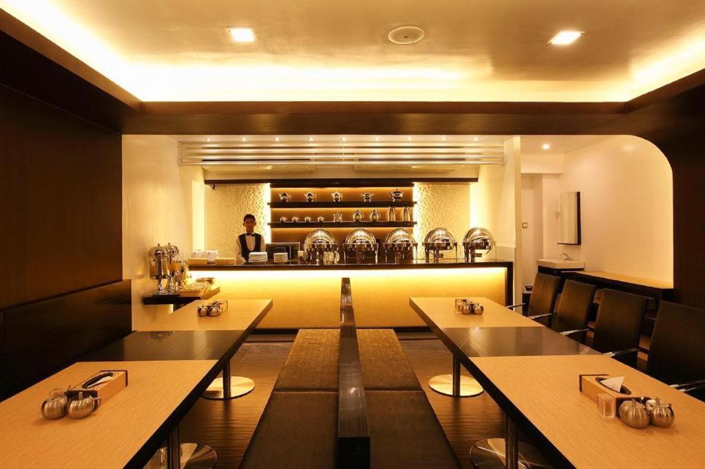 Clover City Center Plus Hotel Yangon Extérieur photo