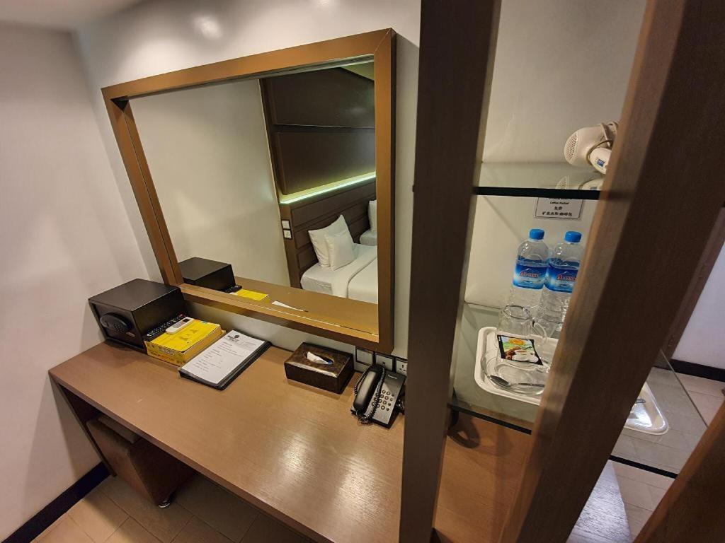 Clover City Center Plus Hotel Yangon Extérieur photo