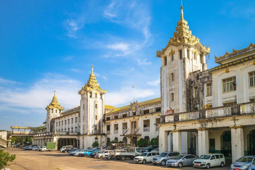 Clover City Center Plus Hotel Yangon Extérieur photo