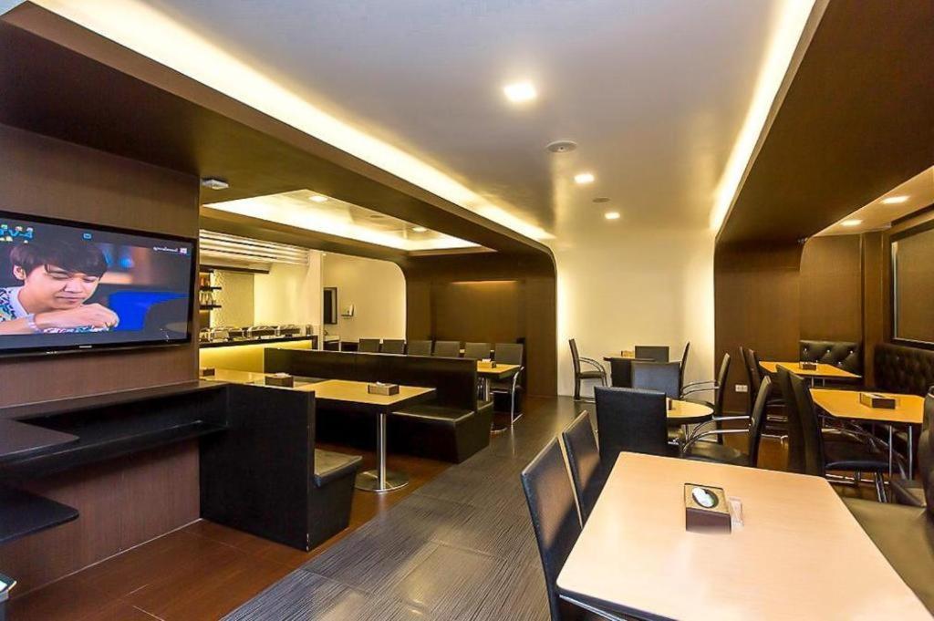 Clover City Center Plus Hotel Yangon Extérieur photo