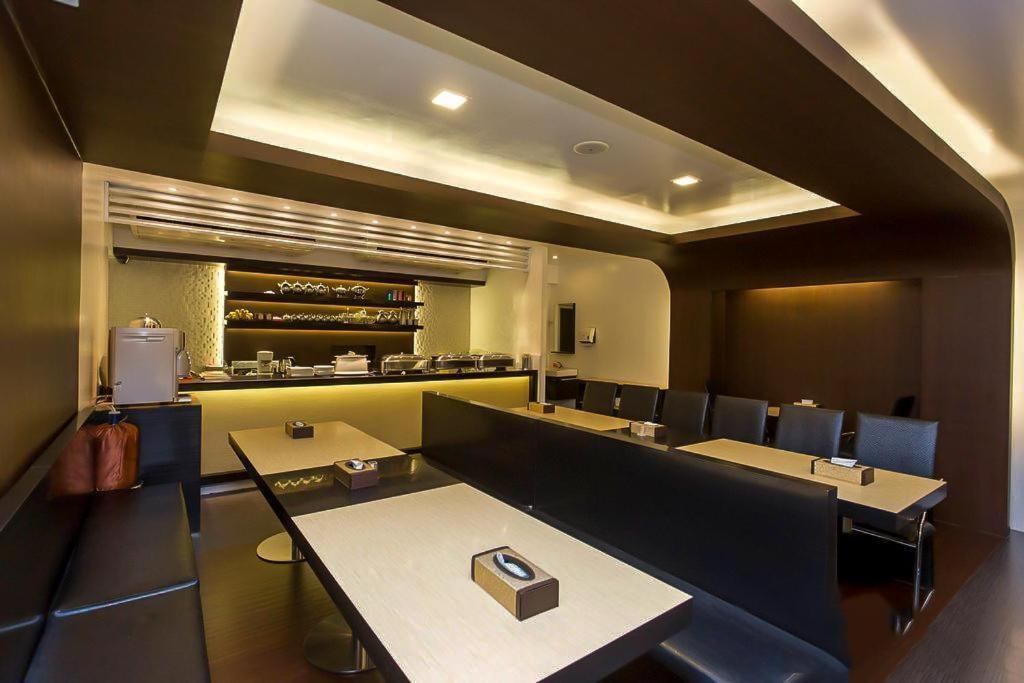 Clover City Center Plus Hotel Yangon Extérieur photo