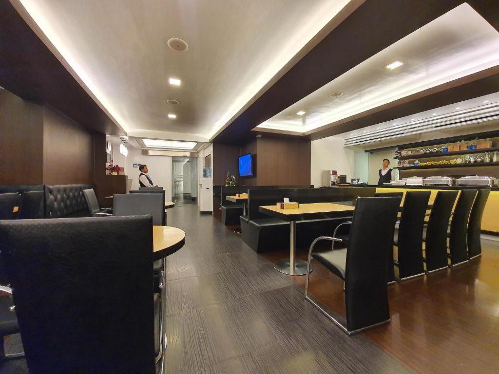 Clover City Center Plus Hotel Yangon Extérieur photo