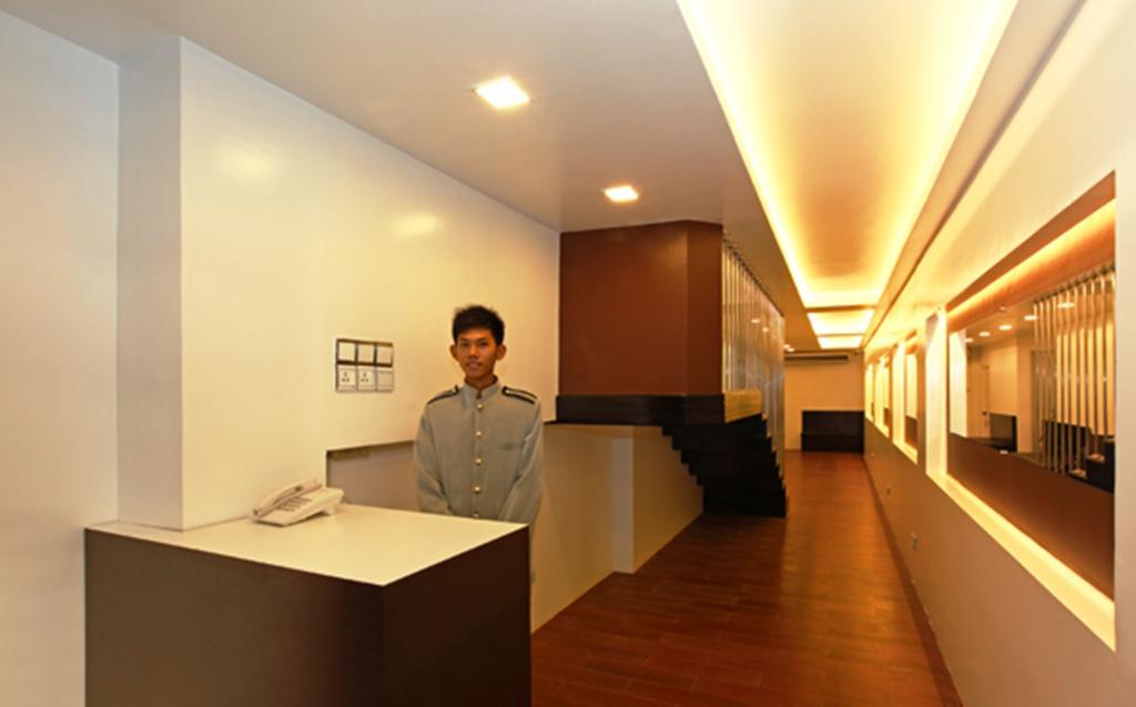 Clover City Center Plus Hotel Yangon Extérieur photo