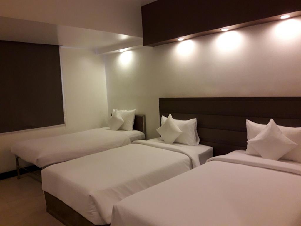 Clover City Center Plus Hotel Yangon Extérieur photo