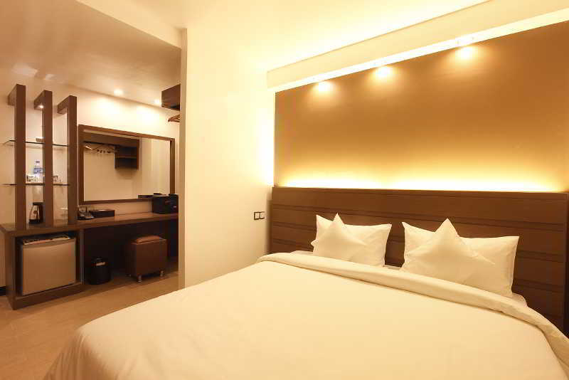 Clover City Center Plus Hotel Yangon Extérieur photo