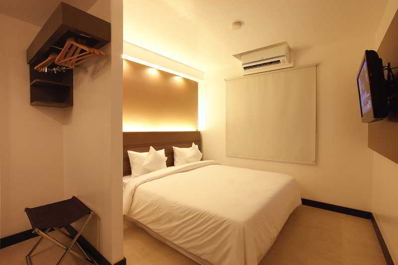 Clover City Center Plus Hotel Yangon Extérieur photo