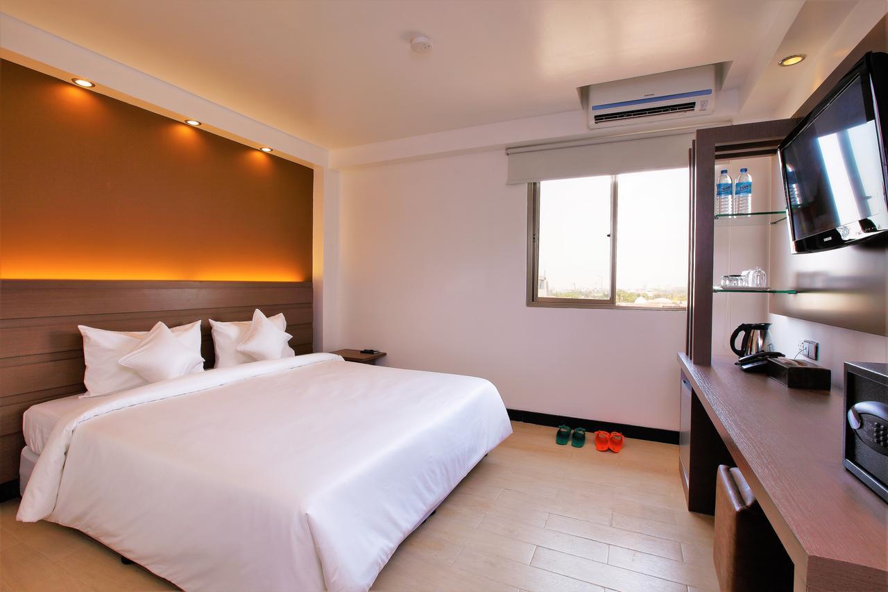 Clover City Center Plus Hotel Yangon Extérieur photo