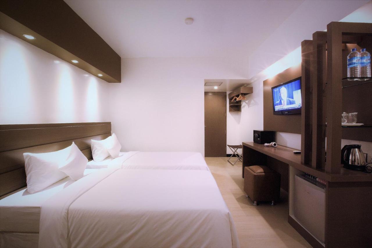 Clover City Center Plus Hotel Yangon Extérieur photo