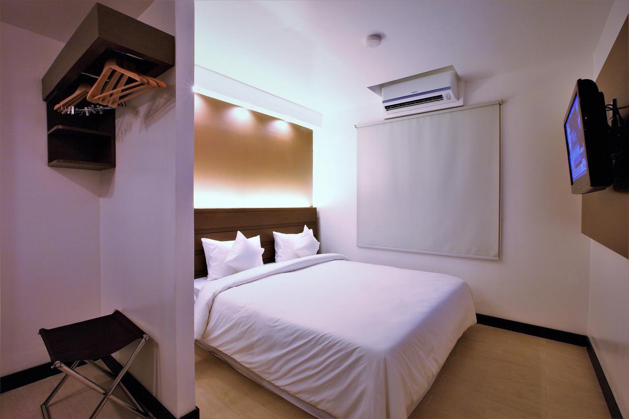 Clover City Center Plus Hotel Yangon Extérieur photo
