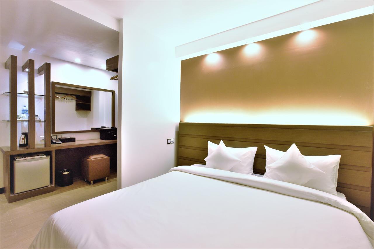 Clover City Center Plus Hotel Yangon Extérieur photo