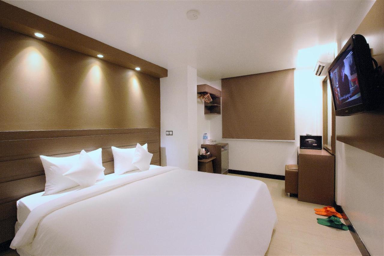 Clover City Center Plus Hotel Yangon Extérieur photo