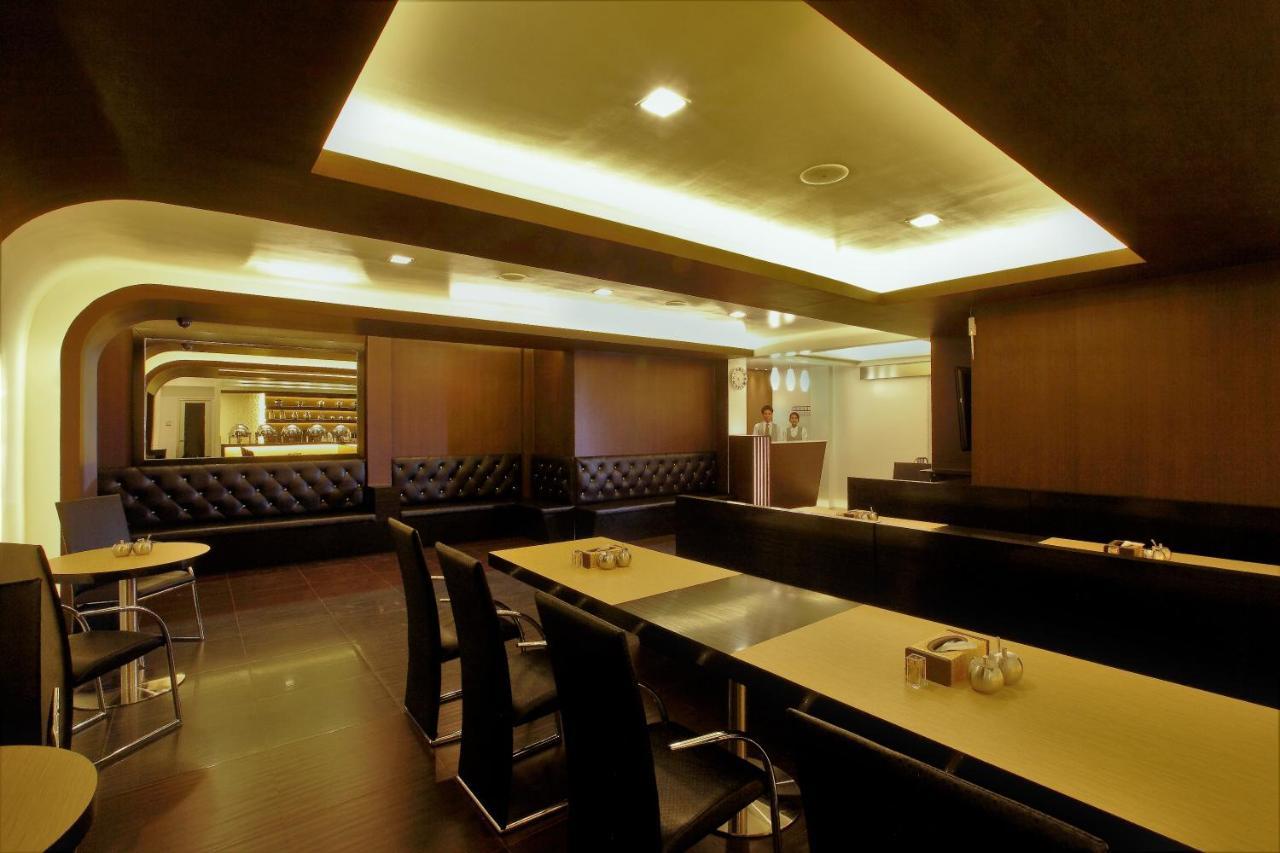 Clover City Center Plus Hotel Yangon Extérieur photo