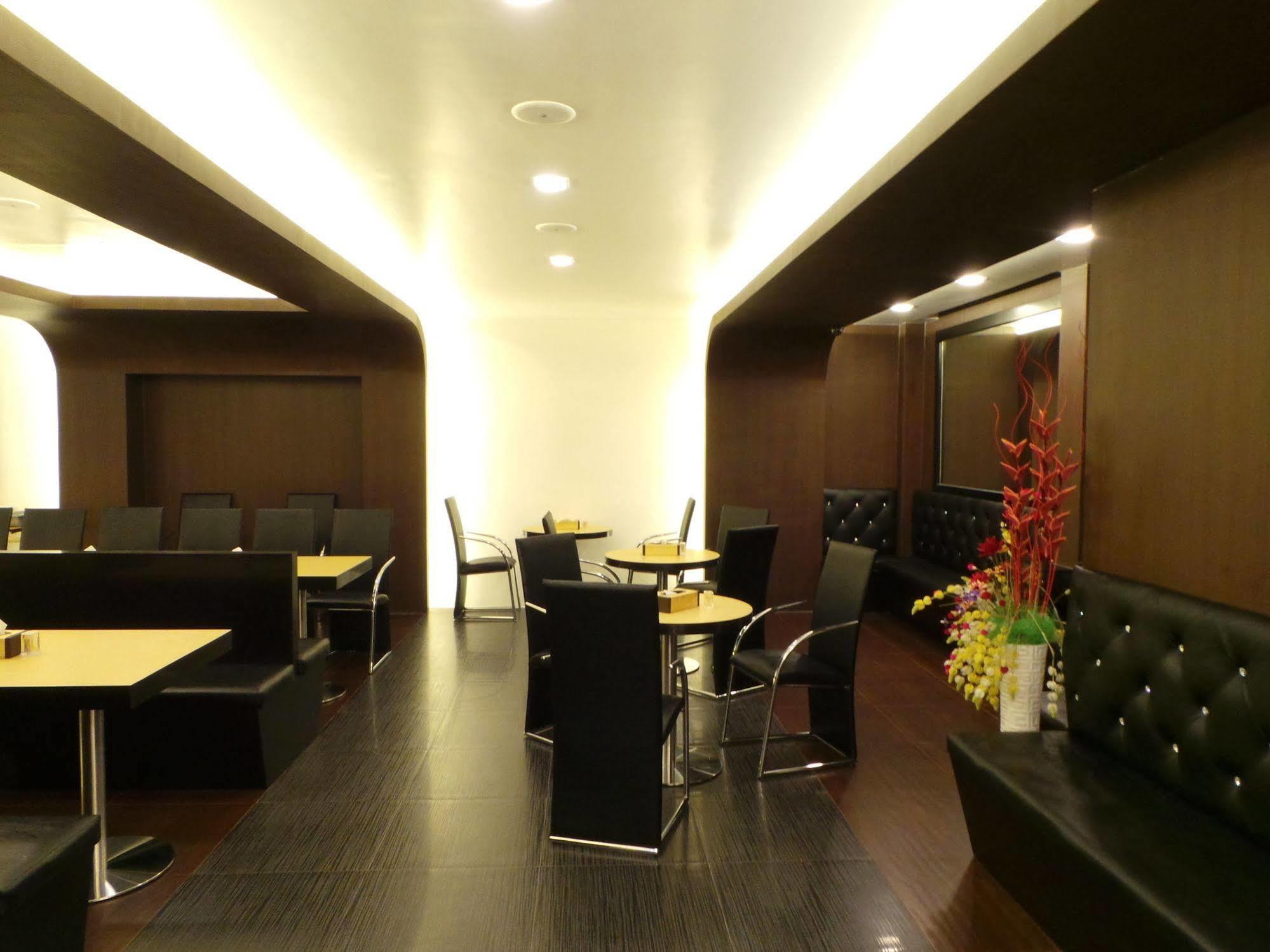 Clover City Center Plus Hotel Yangon Extérieur photo