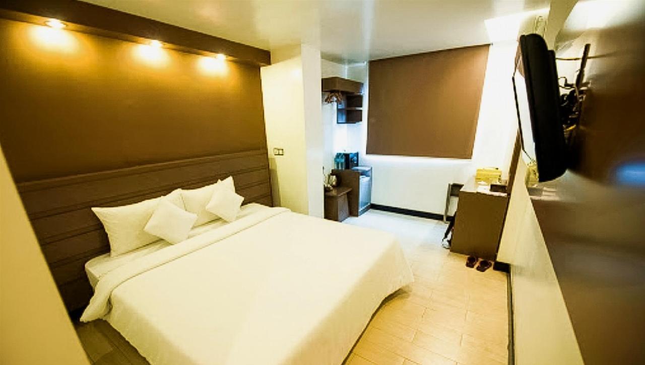 Clover City Center Plus Hotel Yangon Extérieur photo