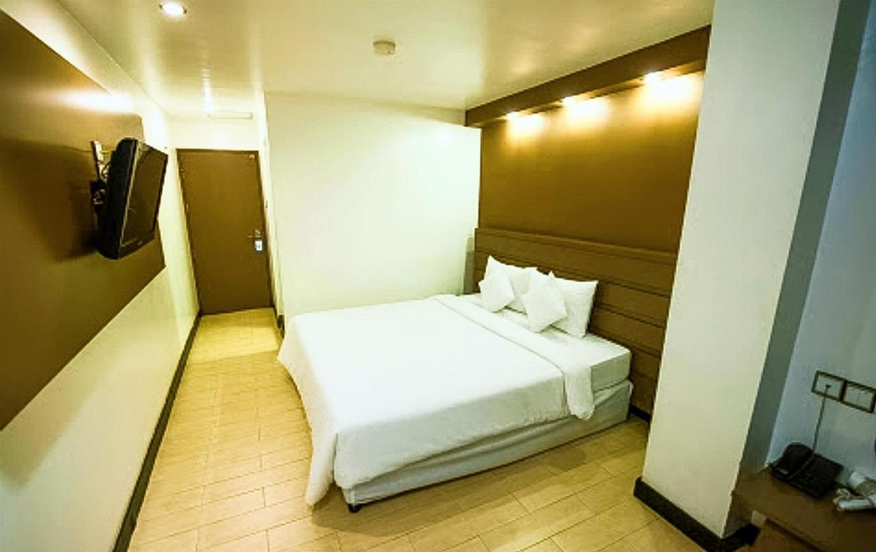 Clover City Center Plus Hotel Yangon Extérieur photo